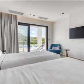 5 bedroom luxury seaside villa with indoor & outdoor pool, near Acharavi, sleeps 10